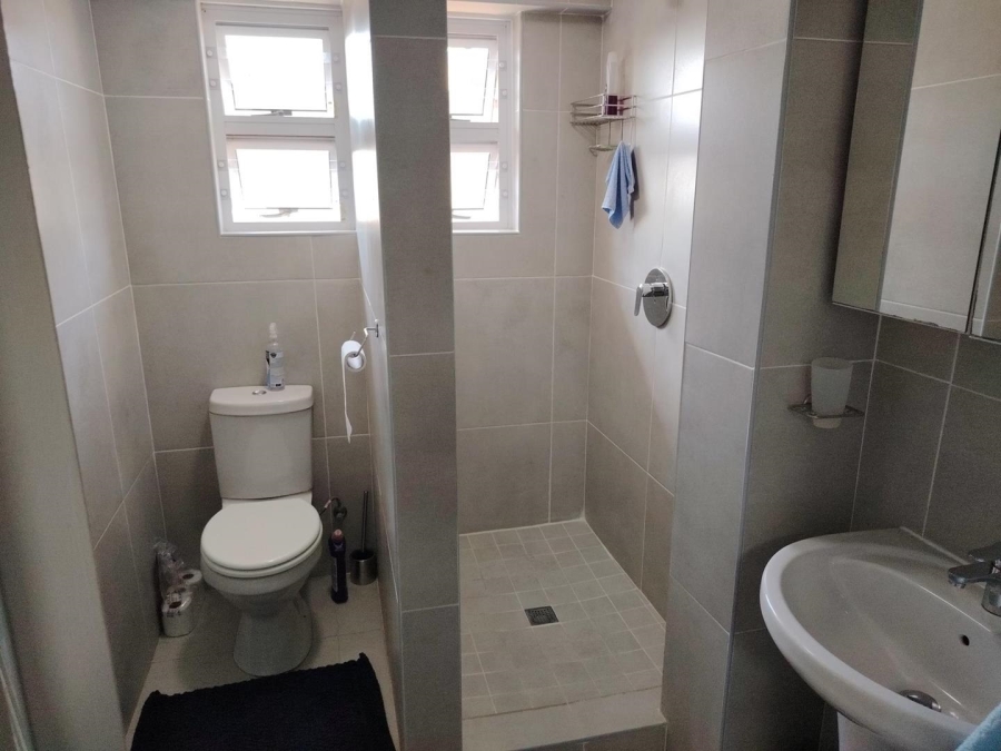 To Let 2 Bedroom Property for Rent in Protea Heights Western Cape